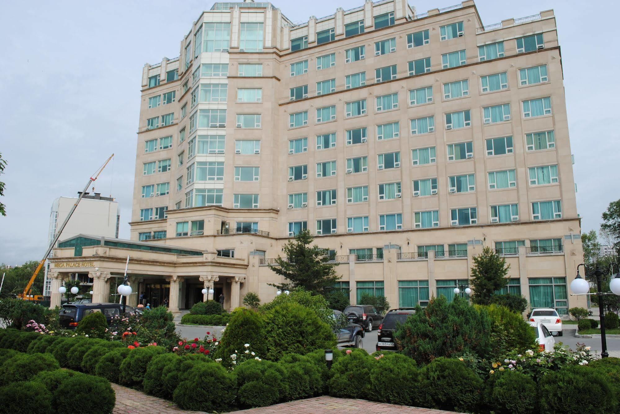 Mega Palace Hotel Yuzhno-Sakhalinsk Exterior foto